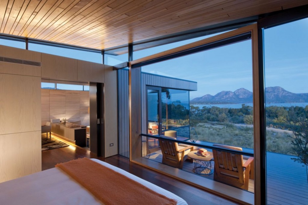 amazing desert bedroom, bedroom with an amazing view, bedroom with view of nature